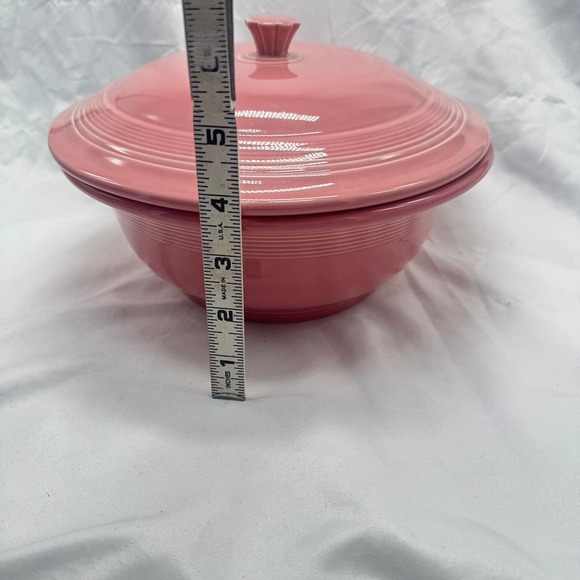 VTG Fiesta Ware Rose Pink 2 quart casserole - Picture 7 of 9